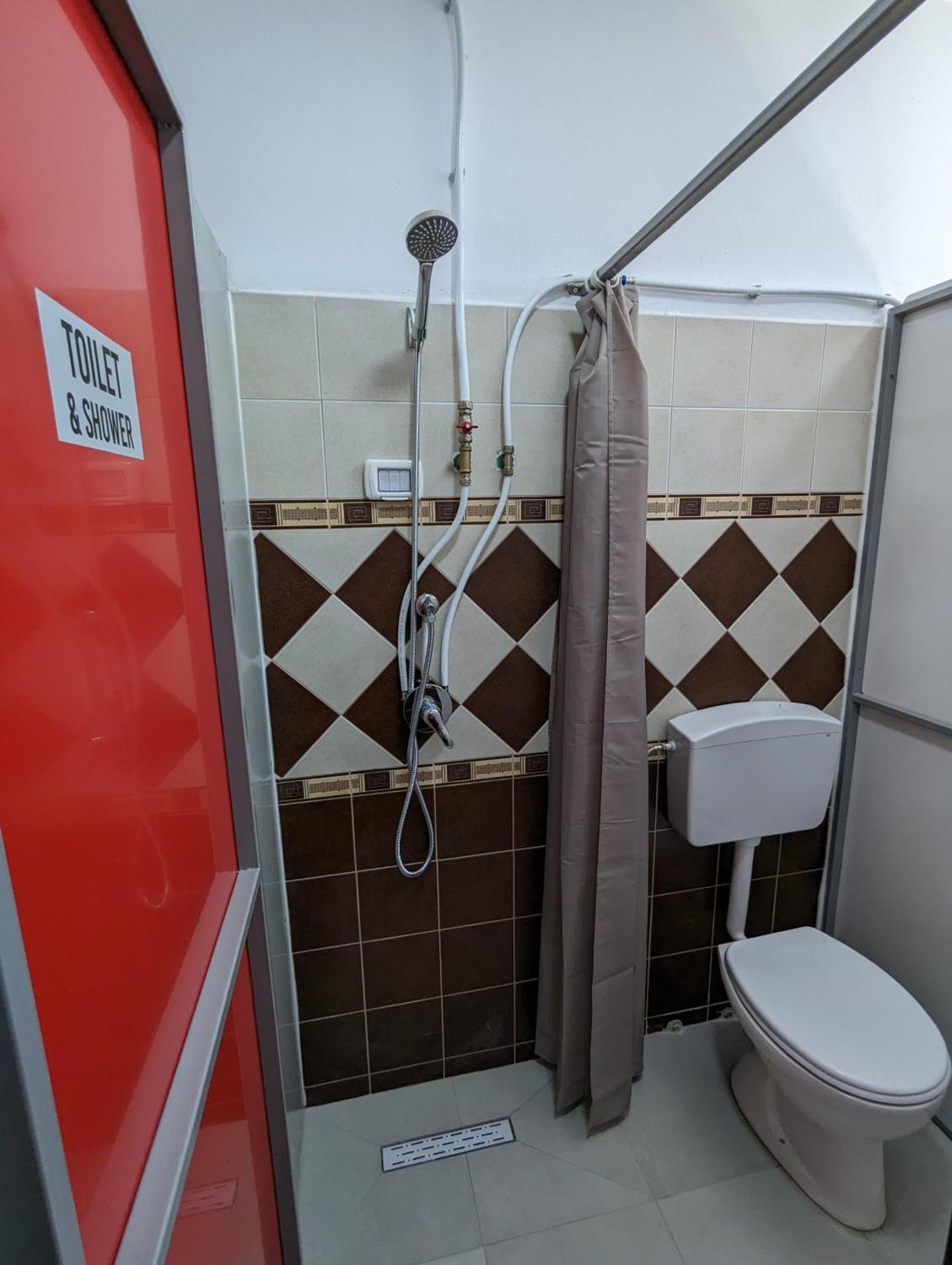 Tias Hostel Shkoder Exterior photo