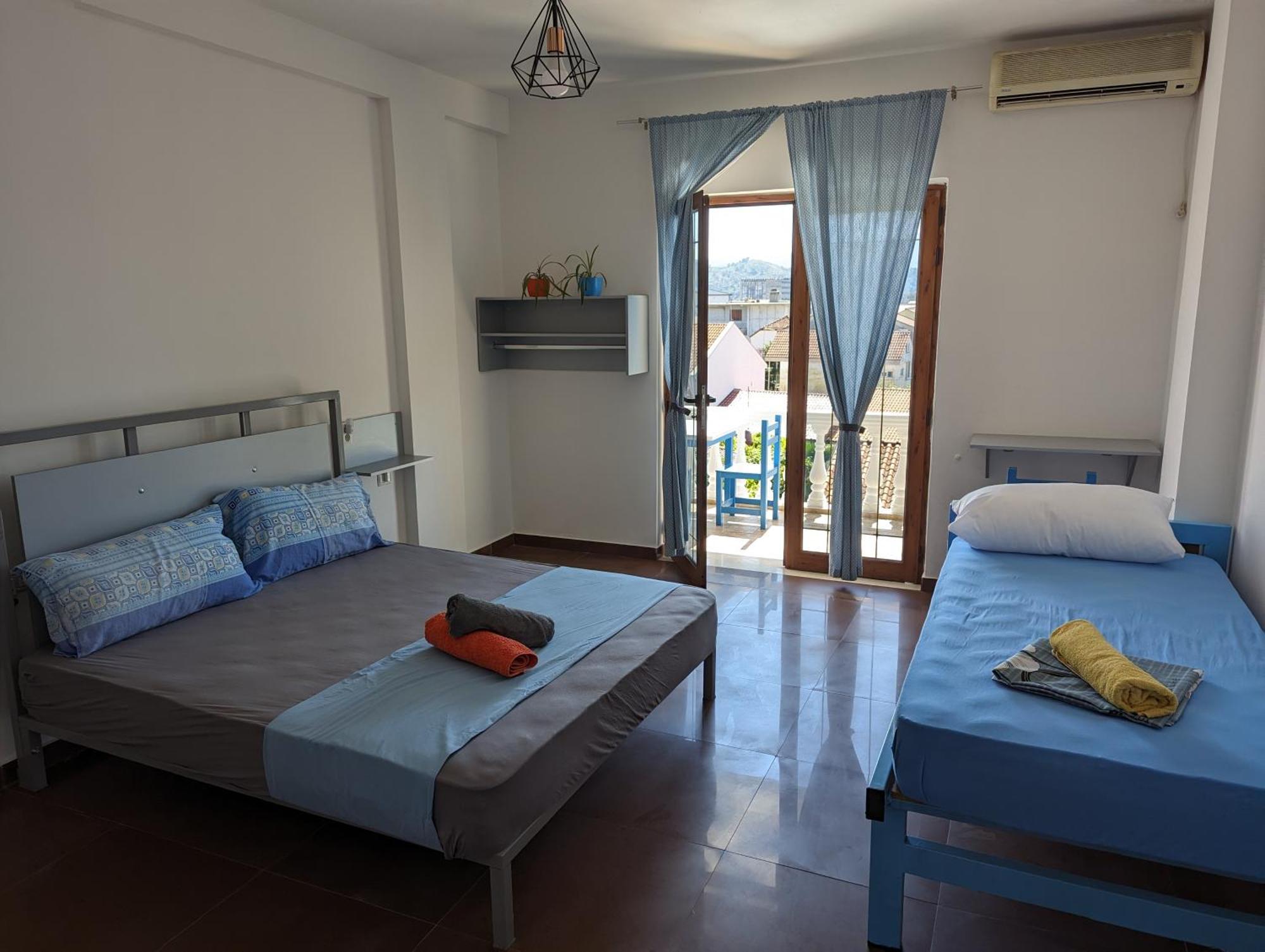 Tias Hostel Shkoder Exterior photo