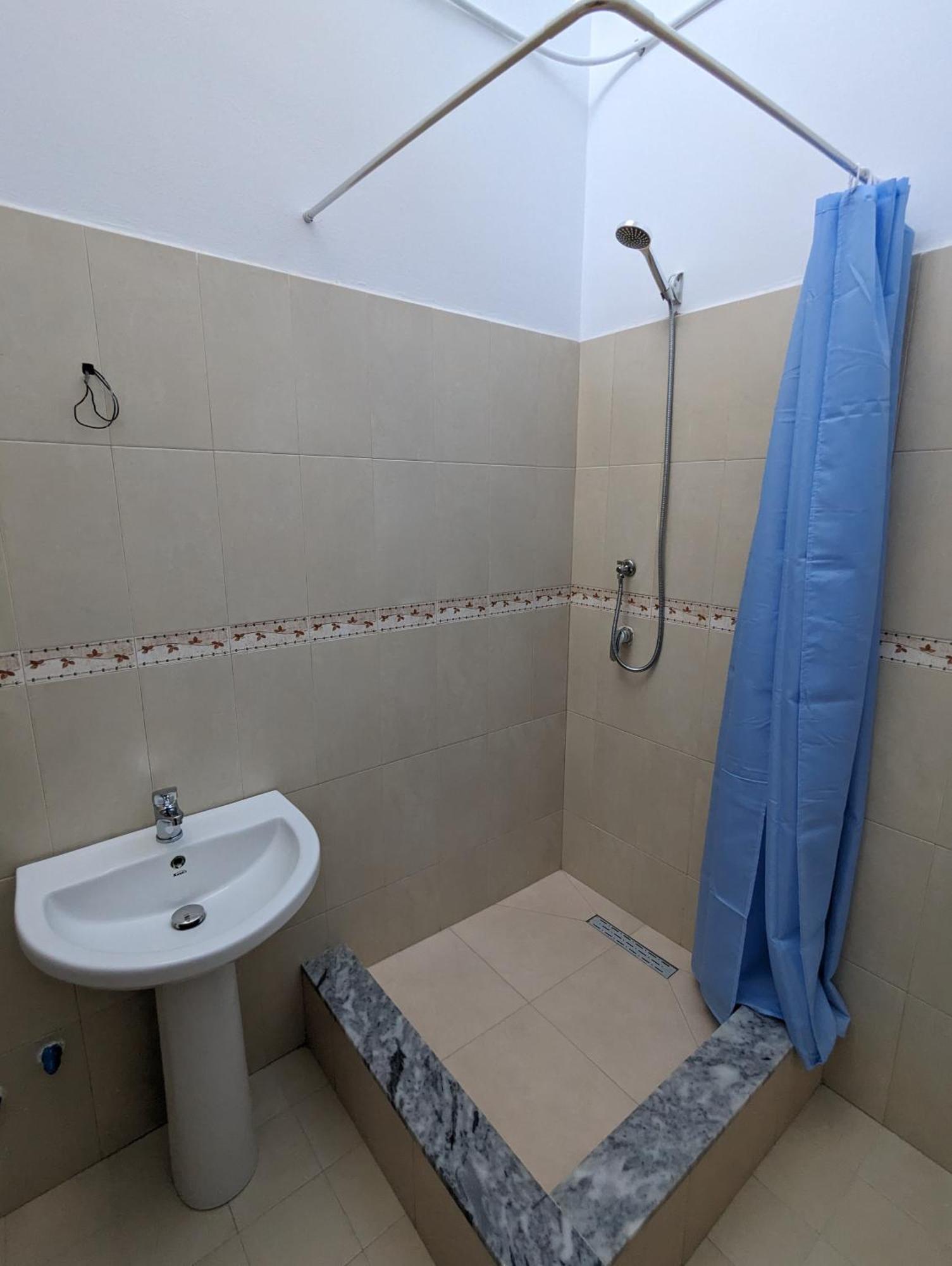 Tias Hostel Shkoder Exterior photo