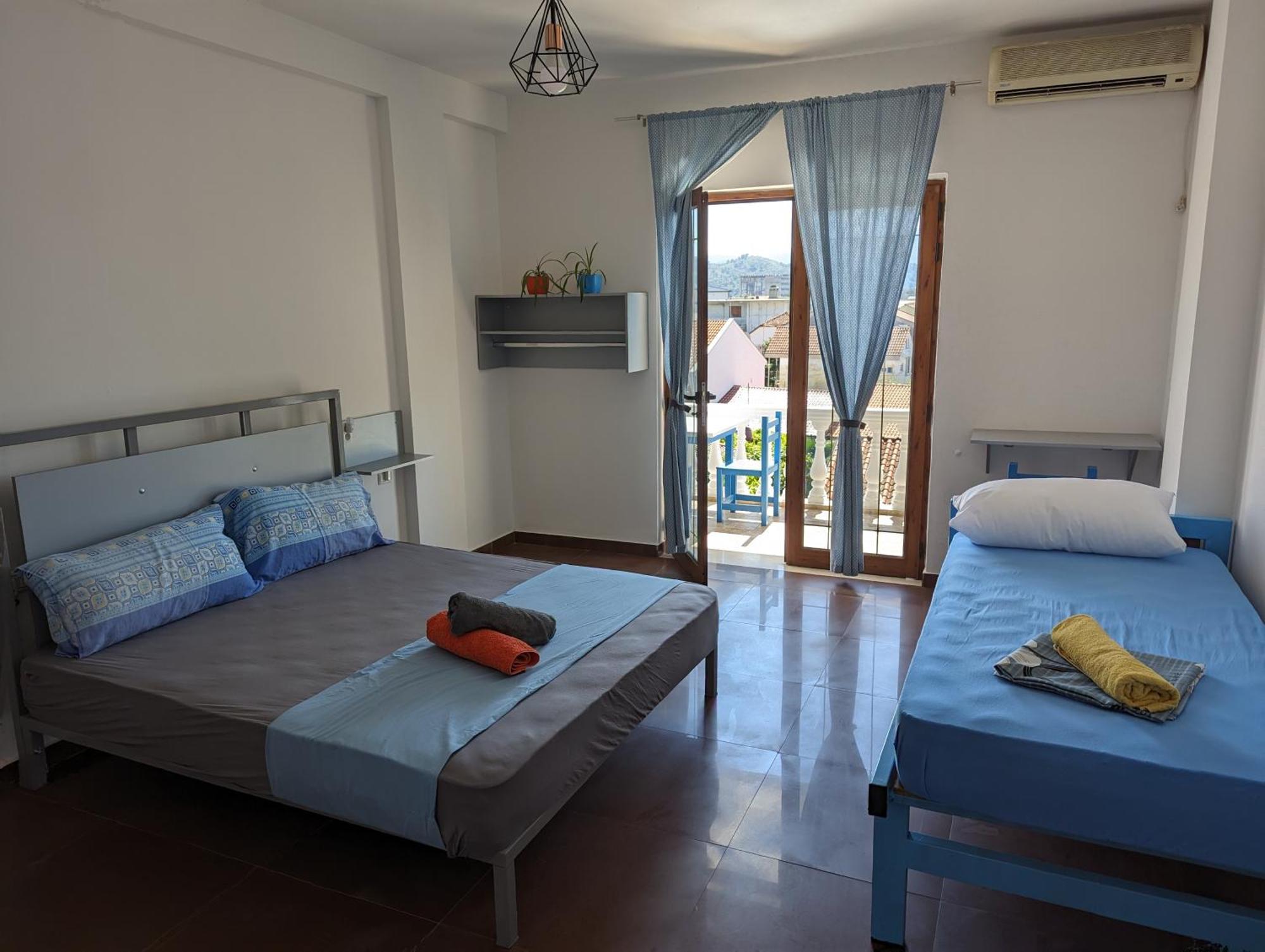 Tias Hostel Shkoder Exterior photo