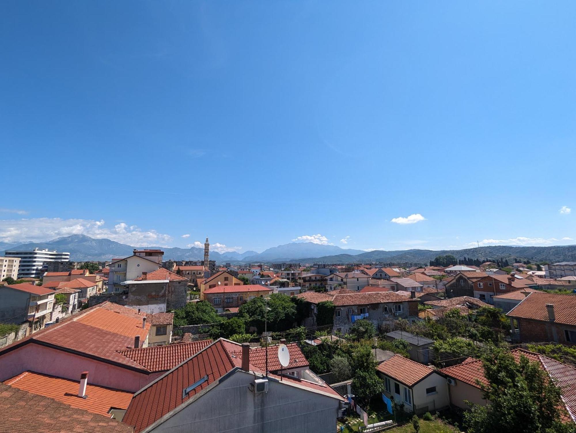 Tias Hostel Shkoder Exterior photo