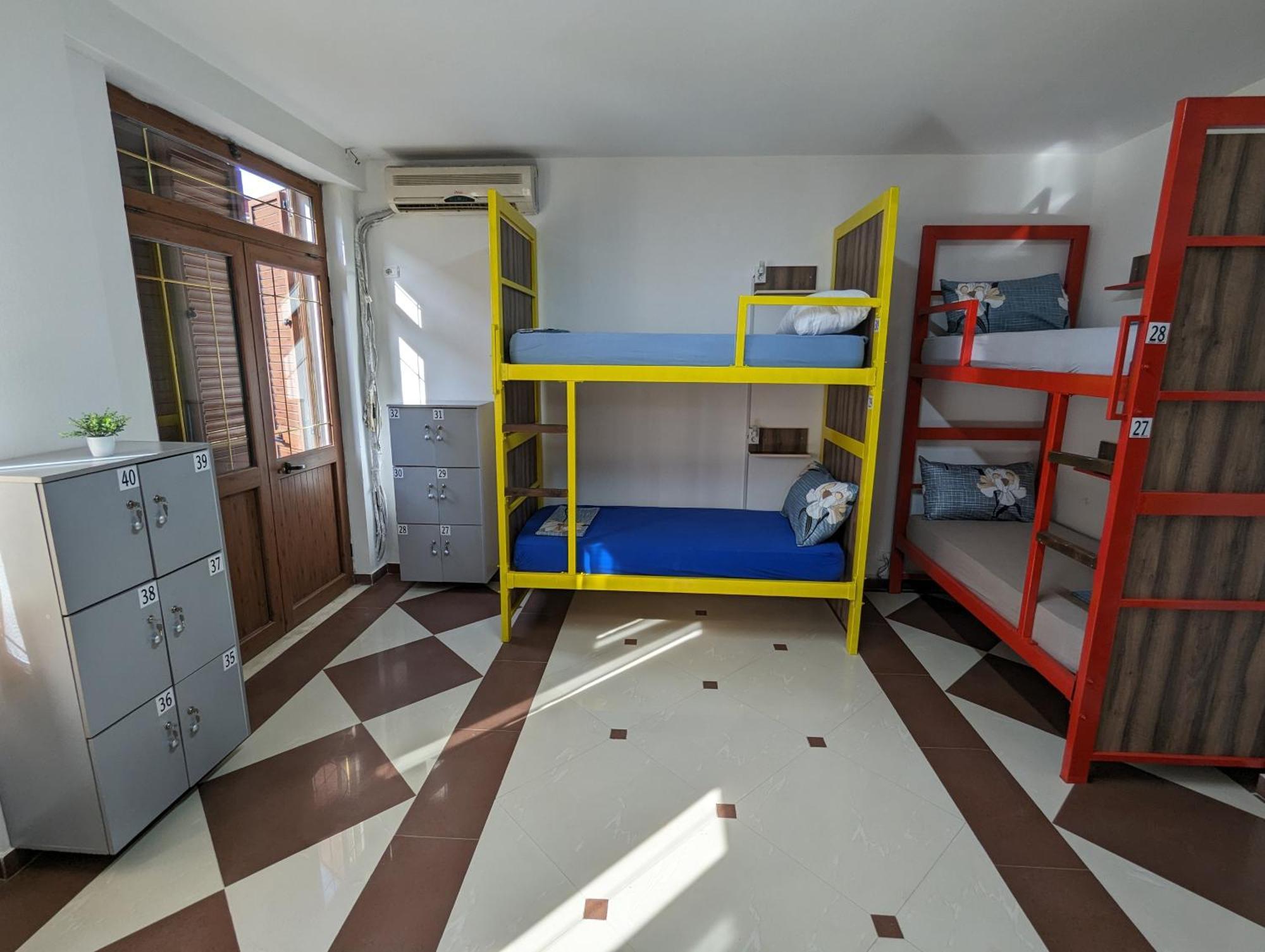 Tias Hostel Shkoder Exterior photo